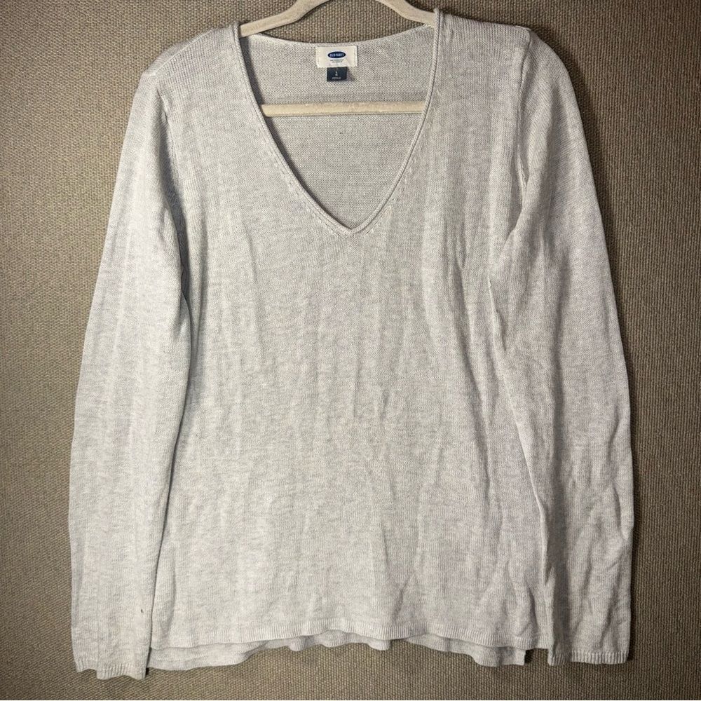 Old Navy size large v neck Light Gray Knit Top